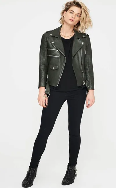 Lady-wear-green-leather-jacket-auraoutfits