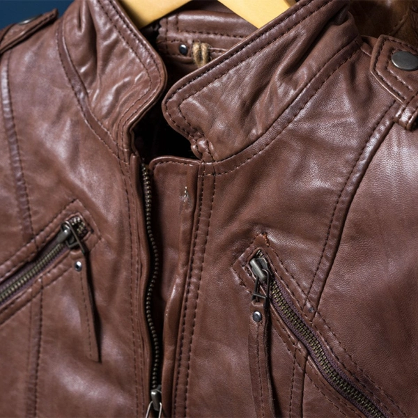 how-to-remove-wrinkles-from-leather-jacket-auraoutfits-1