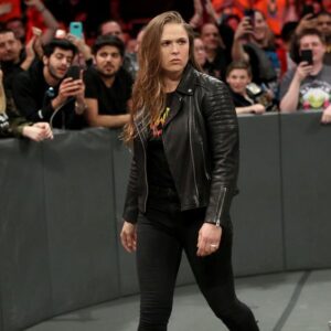 ronda-ufc-fighter-with-black-leather-jacket-auraoutfits
